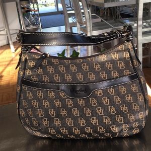 Dooney & Bourke/ Signature/ Hobo/